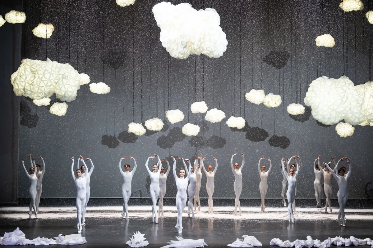 Ma mère l'Oye ballet at the Palais Garnier. Photo by  Julien Benhamou / Opéra national de Paris