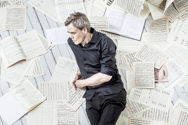 Conductor Hannu LIntu. Photo by Veikko Kähkönen