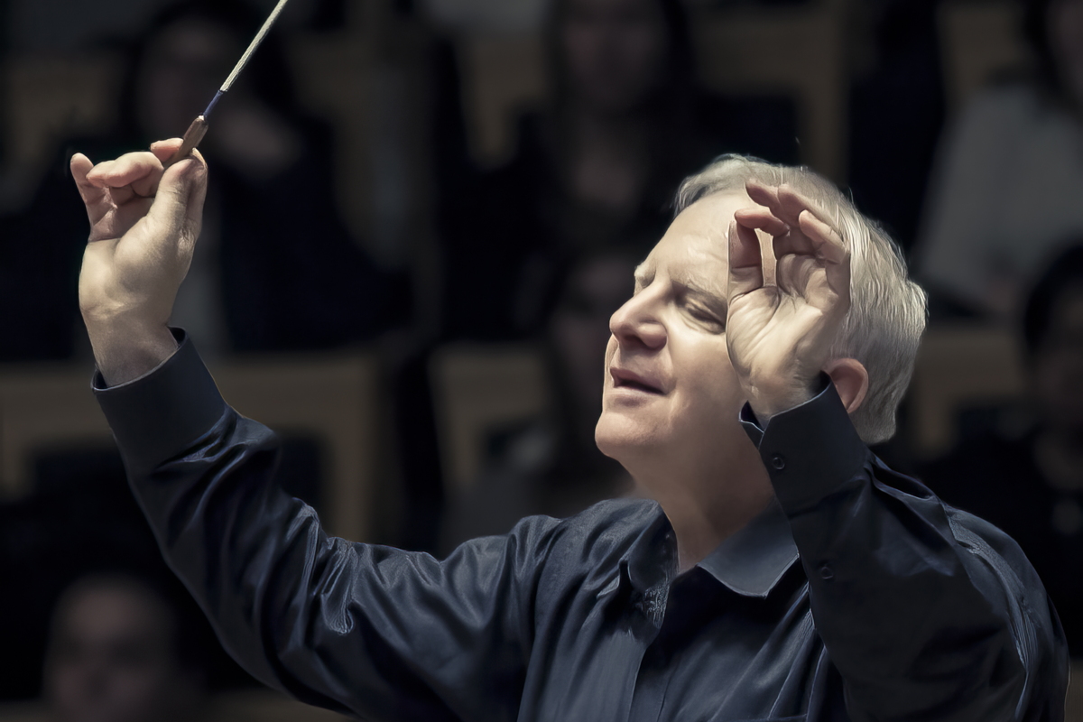 Leonard Slatkin conducting. Photo by David Duchon Doris, used by permission.