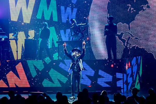 Beck performs at The Fabulous Fox Theatre, September 16, 2018. Photos by Karl Beck.